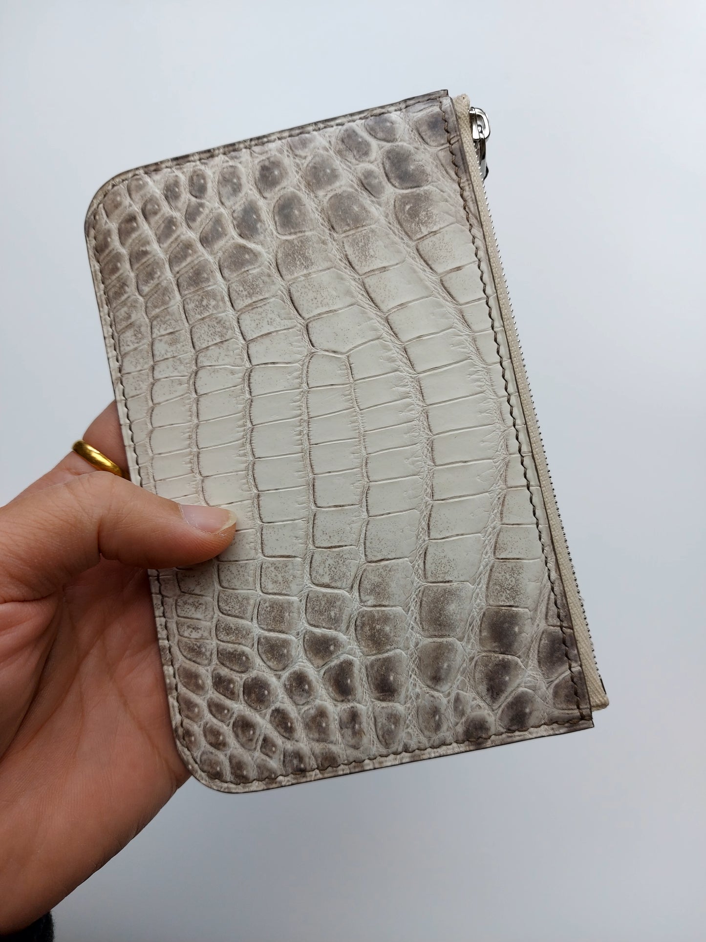 Himalaya Crocodile Corner Zip - The Perfect Combination of Class and Sophistication