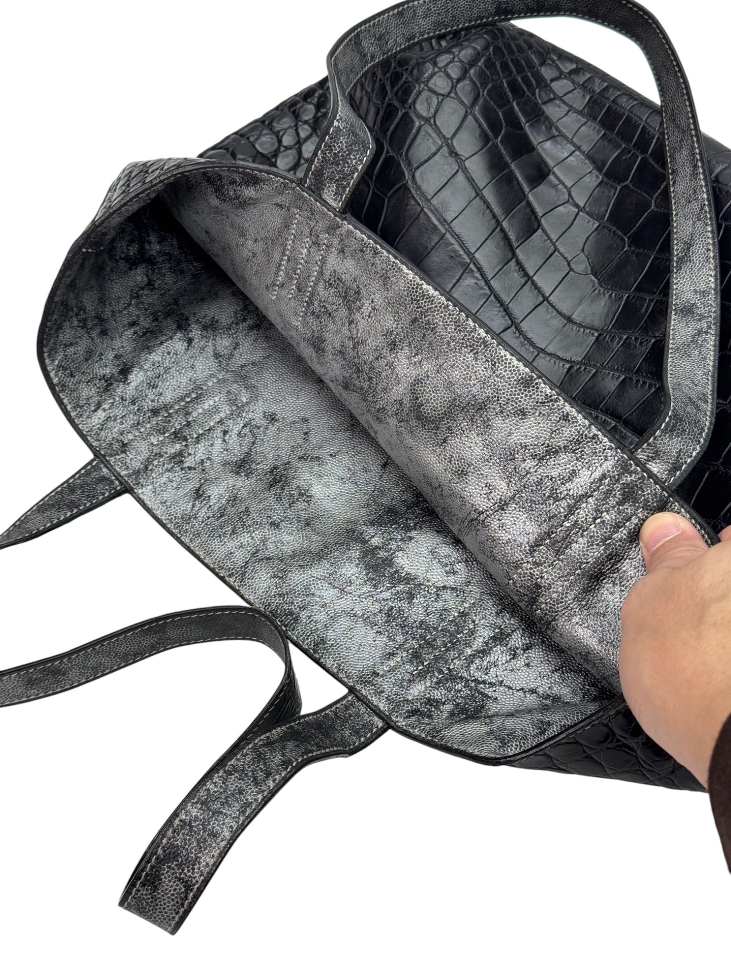Reversible leather tote bag with open top and flat base